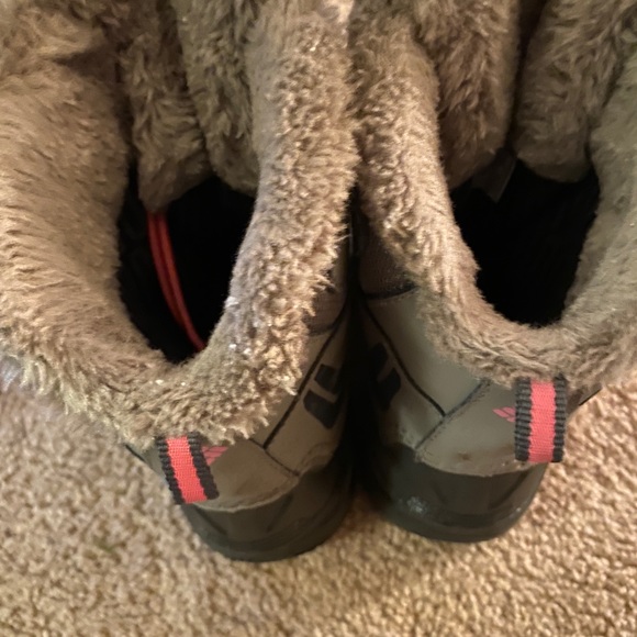 EUC SNOW BOOTS - Picture 4 of 4